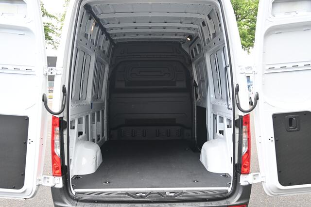 Mercedes-Benz eSprinter 320 L2H2 Pro 56kWh Winter pakket plus, DC laden 115kW