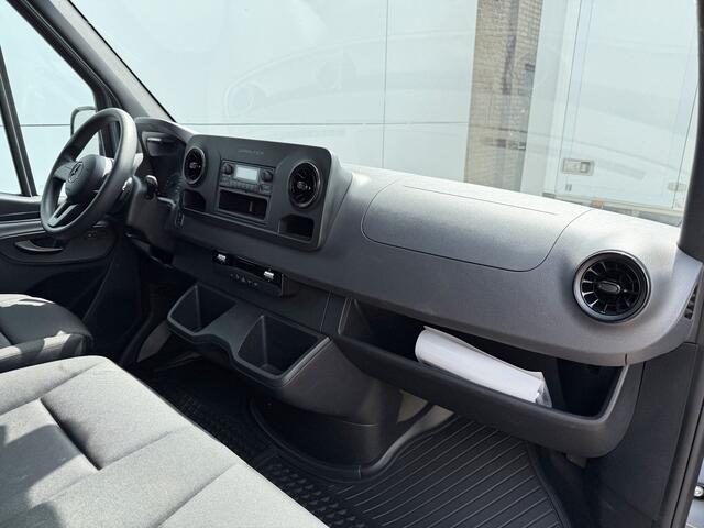 Mercedes-Benz eSprinter 312 L2H2 Elektrisch 41kWh 120pk Climate Control Camera Stoelverwarming