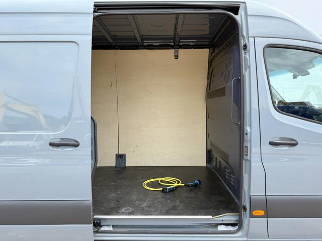 Mercedes-Benz eSprinter 312 L2H2 Elektrisch 41kWh 120pk Climate Control Camera Stoelverwarming