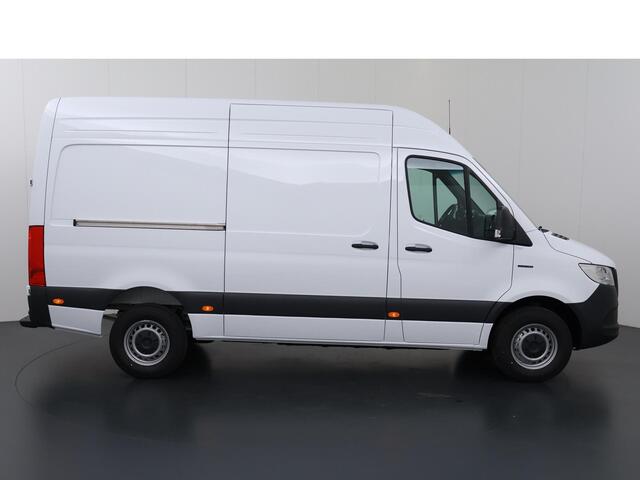 Mercedes-Benz eSprinter 414 L2 H2 RWD PRO 81kWh | TREKHAAK | STOELVERWARMING | CARPLAY / ANDROID AUTO | STANDKACHEL | OPSTAP TOT ACHTERDEUREN | DODEHOEKDETECTIE | 3-ZITS | 115 KW SNELLADEN | ACHTERUITRIJCAMERA
