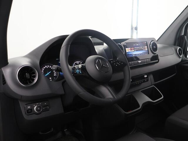 Mercedes-Benz eSprinter 414 L2 H2 RWD PRO 81kWh | TREKHAAK | STOELVERWARMING | CARPLAY / ANDROID AUTO | STANDKACHEL | OPSTAP TOT ACHTERDEUREN | DODEHOEKDETECTIE | 3-ZITS | 115 KW SNELLADEN | ACHTERUITRIJCAMERA