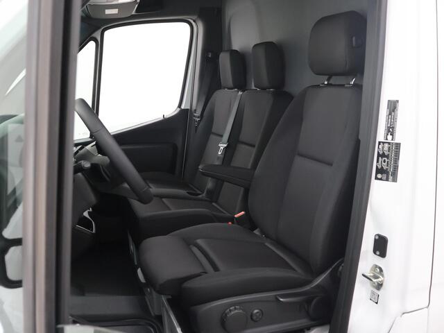 Mercedes-Benz eSprinter 414 | L2 H2 | RWD | PRO | 81kWh | BIJRIJDERSBANK | CRUISE CONTROL | PARKEERCAMERA | TREKHAAK | APPLE CARPLAY / ANDROID AUTO | STANDKACHEL | 300 KM WLTP