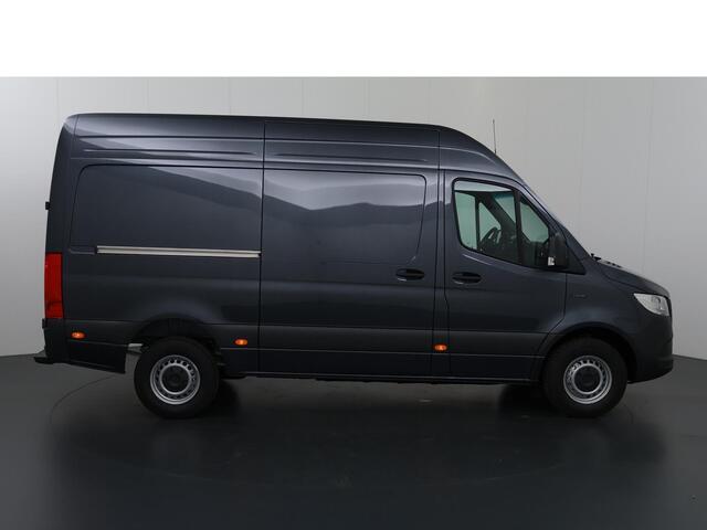 Mercedes-Benz eSprinter 414 L2H2 Pro 81kWh 2000 KG Trekhaak | Cruise-Controle | MBUX | Achteruitrijcamera | DC laden 115 kW | Smartphone integratie pakket |