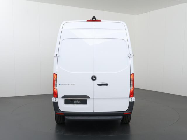 Mercedes-Benz eSprinter L2 H2 | 55 kWh | ACHTERUITRIJCAMERA | STOELVERWARMING | AIRCO | DAB+ RADIO | COMPLETE LAADRUIMTE BETIMMERING | OPSTAP TOT LAADRUIMTE | STOEL - STOEL COMFORT
