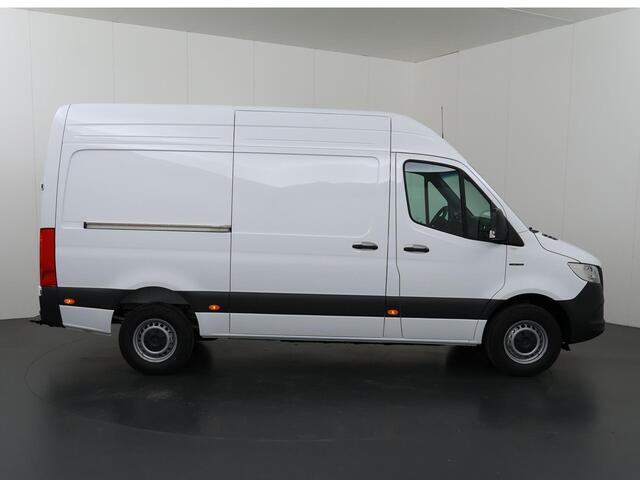 Mercedes-Benz eSprinter 414 L2 H2 RWD PRO 81kWh | Trekhaak | Smartphone integratie pakket | 115 kW Snelladen | Achteruitrijcamera | Standkachel | Stoelverwarming |