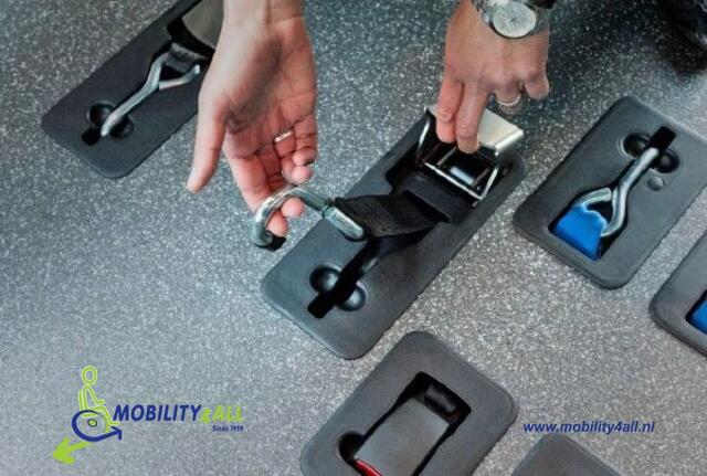 Mercedes-Benz eSprinter 9-persoons rolstoelbus L3 / 115kw / 4250kg / VOORRAAD