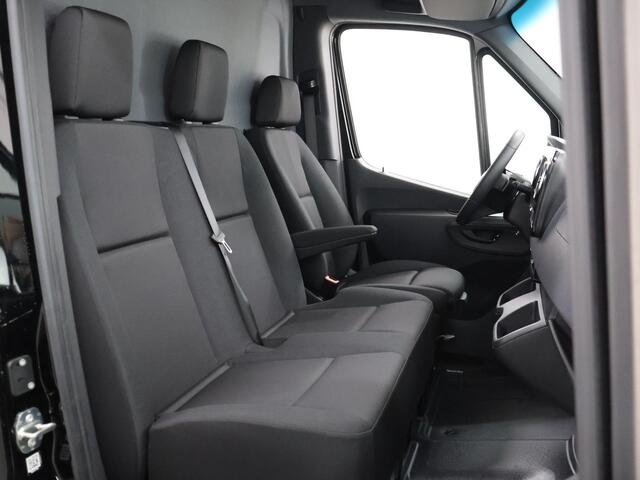 Mercedes-Benz eSprinter 414 GB L2 H2 PRO | 81 kWh | 4250 GVW | 2000 KG Trekhaak | Cruise-Controle | MBUX | Achteruitrijcamera | DC laden 115 kW | Smartphone integratie pakket |