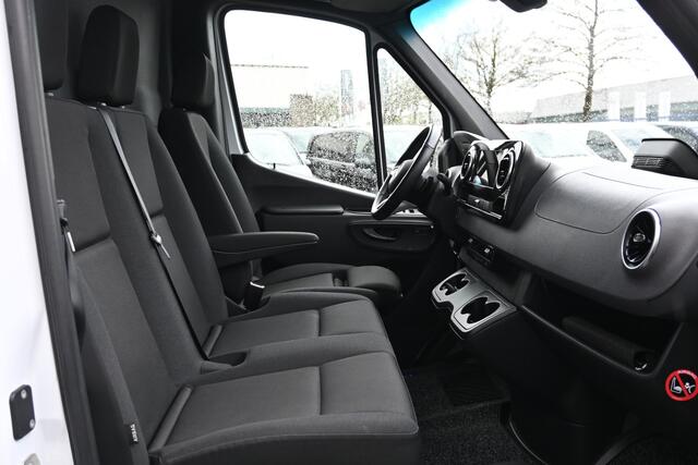 Mercedes-Benz eSprinter 320 L2H2 Pro 81kWh Snellader, Navigatie, Trekhaak, Winterpakket, Etc.