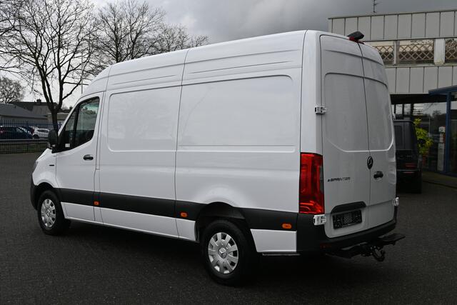 Mercedes-Benz eSprinter 320 L2H2 Pro 81kWh Snellader, Navigatie, Trekhaak, Winterpakket, Etc.