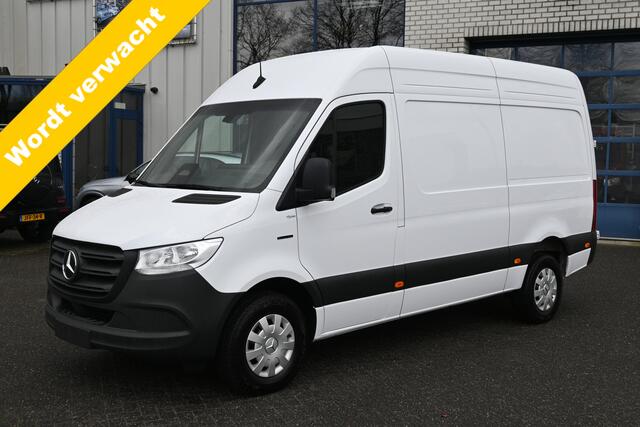 Mercedes-Benz eSprinter 320 L2H2 Pro 81kWh Snellader, Navigatie, Trekhaak, Winterpakket, Etc.