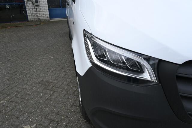 Mercedes-Benz eSprinter 320 L2H2 Select 81kWh LED, Distronic, Smartphone integratie, Navigatie, Trekhaak, Etc.