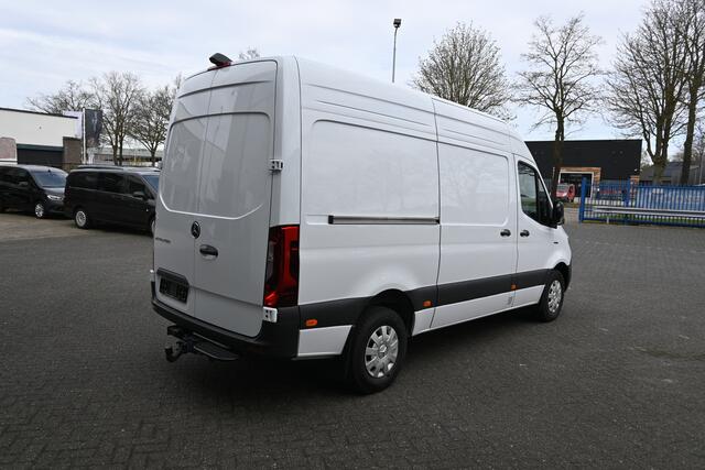Mercedes-Benz eSprinter 320 L2H2 Select 81kWh LED, Distronic, Smartphone integratie, Navigatie, Trekhaak, Etc.