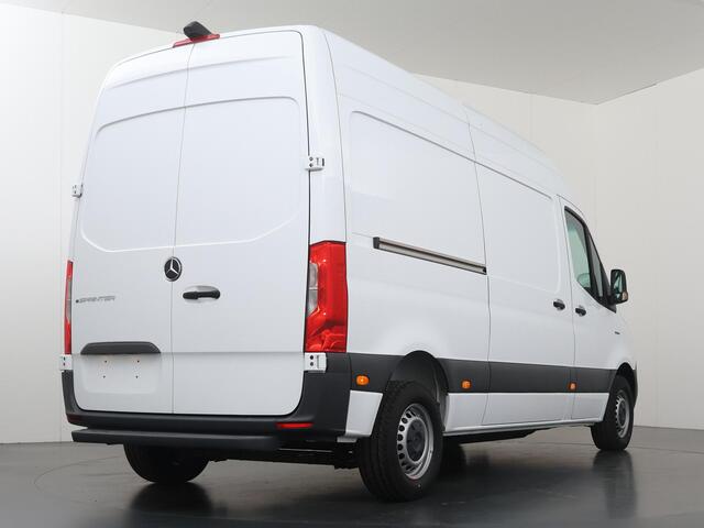Mercedes-Benz eSprinter L2 H2 | 55 kWh | ACHTERUITRIJCAMERA | STOELVERWARMING | AIRCO | DAB+ RADIO | OPSTAP TOT LAADRUIMTE | 3-ZITS | COMFORT