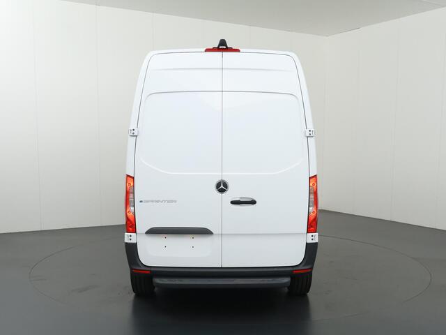 Mercedes-Benz eSprinter L2 H2 | 55 kWh | ACHTERUITRIJCAMERA | STOELVERWARMING | AIRCO | DAB+ RADIO | OPSTAP TOT LAADRUIMTE | 3-ZITS | COMFORT