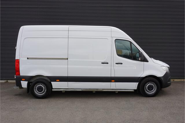 Mercedes-Benz eSprinter eSprinter L2H2 47kwh +/- 150km Actieradius Accu Airco Camera Sidebars 3-Zits