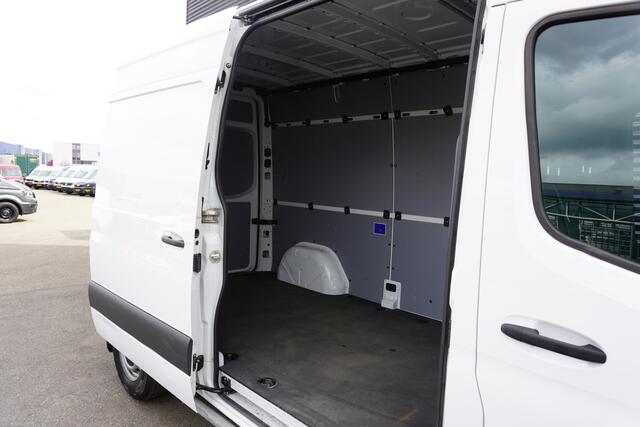 Mercedes-Benz eSprinter eSprinter L2H2 47kwh +/- 150km Actieradius Accu Airco Camera Sidebars 3-Zits