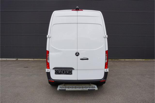 Mercedes-Benz eSprinter eSprinter L2H2 47kwh +/- 150km Actieradius Accu Airco Camera Sidebars 3-Zits