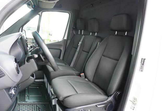 Mercedes-Benz eSprinter eSprinter L2H2 47kwh +/- 150km Actieradius Accu Airco Camera Sidebars 3-Zits