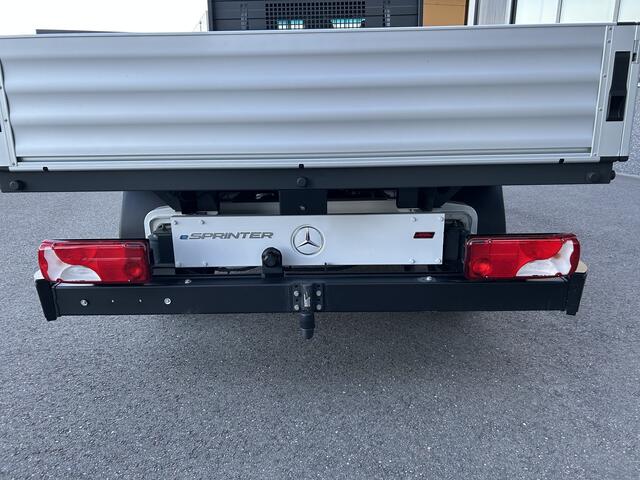 Mercedes-Benz eSprinter 320 L2 Select 81kWh / Snel laden 115kw / Open laadbak / Trekhaak / Distronic / MBUX / Smartphone-intergratie / Camera