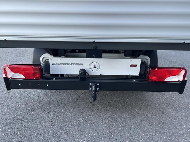 Mercedes-Benz eSprinter 320 L2 Select 81kWh / Snel laden 115kw / Open laadbak / Trekhaak / Distronic / MBUX / Smartphone-intergratie / Camera