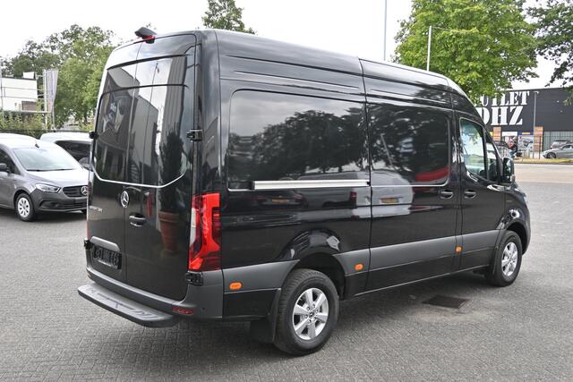 Mercedes-Benz eSprinter 320 L2H2 Select 81kWh Distronic, LED, MBUX Navigatie, Smartphone integratie pakket, Snellader, Etc Windowbags, Winterpakket