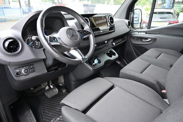 Mercedes-Benz eSprinter 320 L2H2 Select 81kWh Distronic, LED, MBUX Navigatie, Smartphone integratie pakket, Snellader, Etc Windowbags, Winterpakket