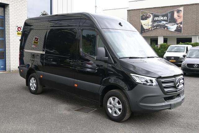 Mercedes-Benz eSprinter 320 L2H2 Select 81kWh Distronic, LED, MBUX Navigatie, Smartphone integratie pakket, Snellader, Etc Windowbags, Winterpakket
