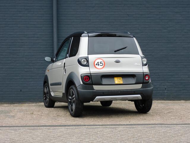 Microcar M.GO Brommobiel 6 White TOPSTAAT! ACHTERUITRIJCAMERA! PARKEERSENSOREN! BLUETOOTH!