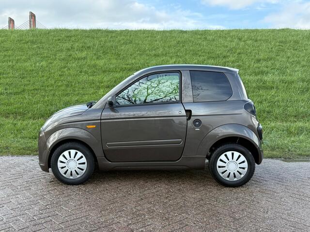 Microcar M.GO Brommobiel Initial Achteruitrijcamera | DAB + | BT Audio | Centrale vergrendeling met afstandsbediening