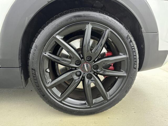 Mini CLUBMAN Mini 2.0 JCW ALL4 Chili Driver Assistance Pack | Driving Assistant | Serious Business-pakket | achteropkomend verkeer waarschuwing | airco automatisch | cruise control | LED koplampen | lederen/stof bekleding | lichtmetalen velgen 18"| elektrisch glazen p