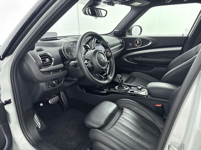 Mini CLUBMAN Mini 2.0 JCW ALL4 Chili Driver Assistance Pack | Driving Assistant | Serious Business-pakket | achteropkomend verkeer waarschuwing | airco automatisch | cruise control | LED koplampen | lederen/stof bekleding | lichtmetalen velgen 18"| elektrisch glazen p