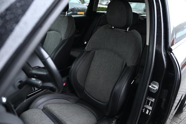 Mini CLUBMAN One Classic / Comfortstoelen / LED / PDC / Cruise Control / Navigatie / Apple CarPlay / 17" LMV