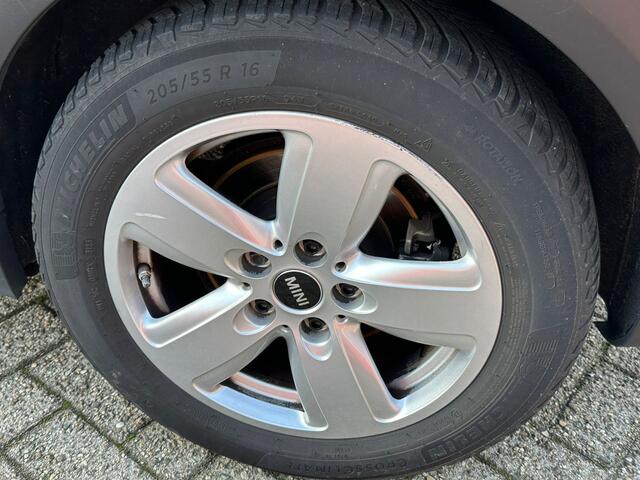 Mini CLUBMAN ONE APK 24-03-2027 Apple Carplay