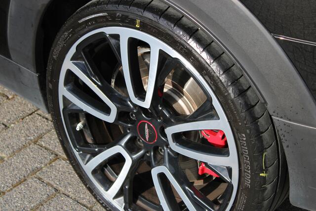 Mini CLUBMAN JCW ALL4 Chili Panoramadak / Comfortstoelen / Comfort Access / Achteruitrijcamera / Harman-Kardon / Stoelverwarming / Active Cruise Control