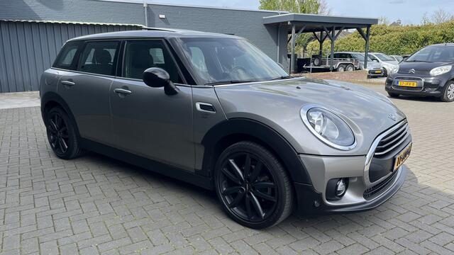 Mini CLUBMAN Mini 1.5 One Business Edition / Airco-ecc / Navigatie / Panorama schuifdak / Leder / Cruise-ctr. / Apk 10-2026