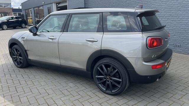 Mini CLUBMAN Mini 1.5 One Business Edition / Airco-ecc / Navigatie / Panorama schuifdak / Leder / Cruise-ctr. / Apk 10-2026