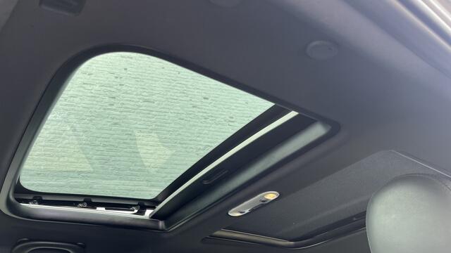 Mini CLUBMAN Mini 1.5 One Business Edition / Airco-ecc / Navigatie / Panorama schuifdak / Leder / Cruise-ctr. / Apk 10-2026