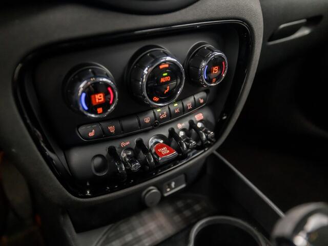 Mini CLUBMAN 1.5 One Sport Automaat (FACELIFT, NAVIGATIE, DEALER ONDERHOUDEN, CLIMATE, STOELVERWARMING, LEDER, SPORTSTOELEN, GETINT GLAS, LED KOPLAMPEN, NIEUWSTAAT)