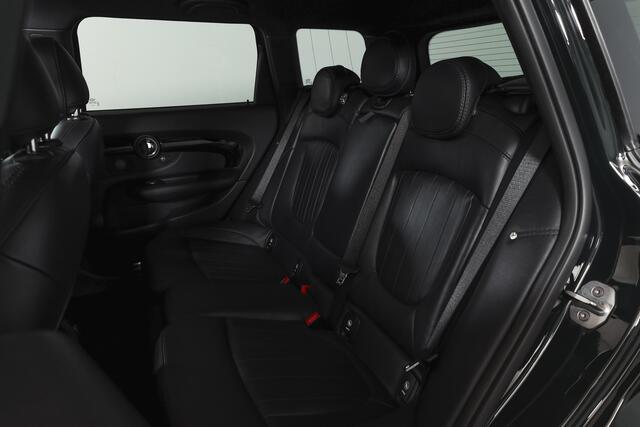 Mini CLUBMAN 2.0 JCW ALL4 Chili | S/K-Panodak | Adapt. Cruise | Stoelverw. | PDC | Camera | NAV + App.Connect | ECC | Harman Kardon | LM 19" |
