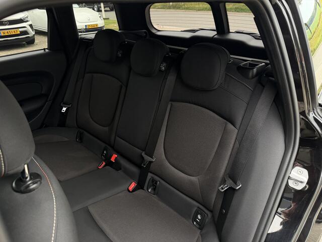 Mini CLUBMAN 1.5 One / Automaat / Stoelverwarming / 17'' LM / Sensoren achter /