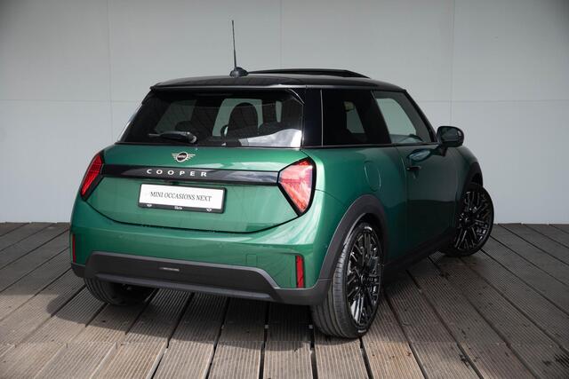 Mini COOPER 3-deurs C Aut. Favoured