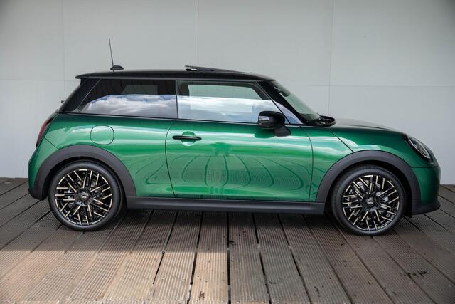 Mini COOPER 3-deurs C Aut. Favoured