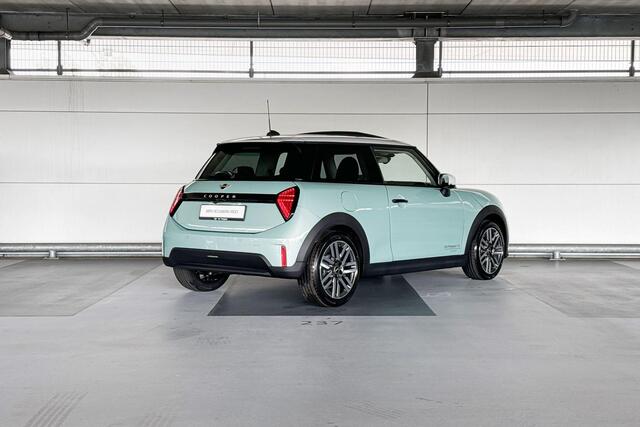 Mini COOPER 3-deurs 1.5 Cooper C John Cooper Works | Pakket M | Dak en spiegelkappen in wit