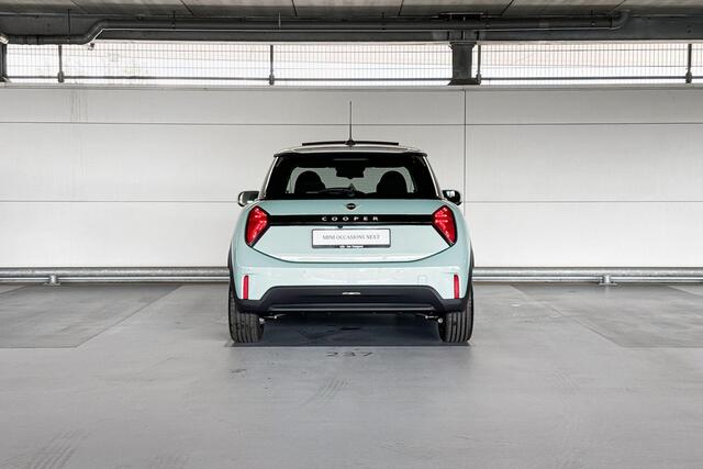 Mini COOPER 3-deurs 1.5 Cooper C John Cooper Works | Pakket M | Dak en spiegelkappen in wit