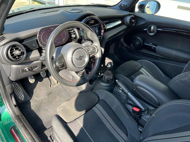 Mini COOPER Mini 1.5 / Pano / Navigatie / Cruise controle / Parkeersensoren / Harman kardon /
