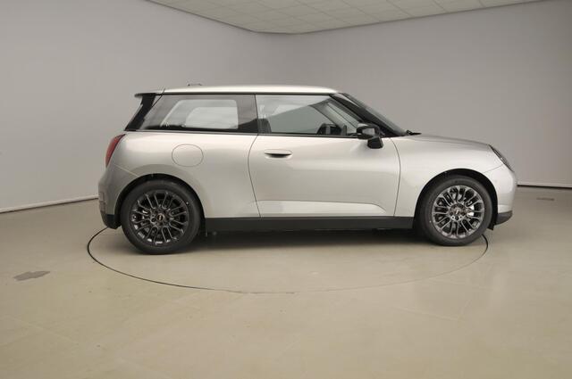 Mini COOPER 3-deurs E Driving assist / Park assist / LED / DAB / Alu wielen 17 inch