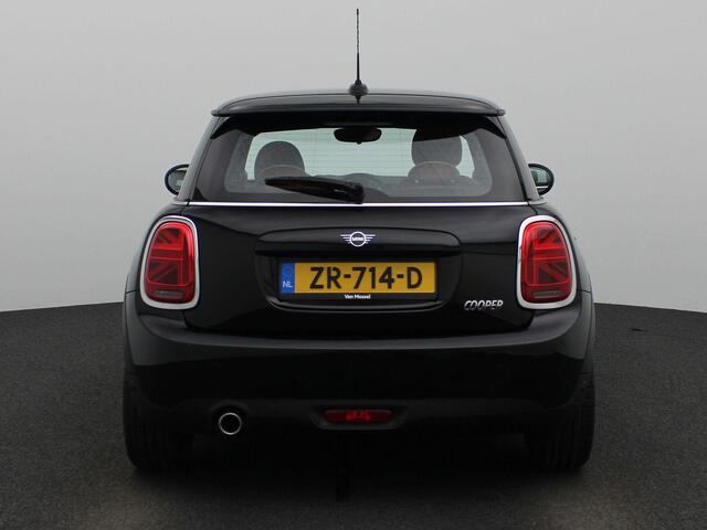 Mini COOPER Mini 1.5 Chili 136PK | Navigatie | Harman Kardon | Leder | Stoelverwarming | Parkeersensoren Voor & Achter | 17'' Zwarte Lichtmetalen Velgen