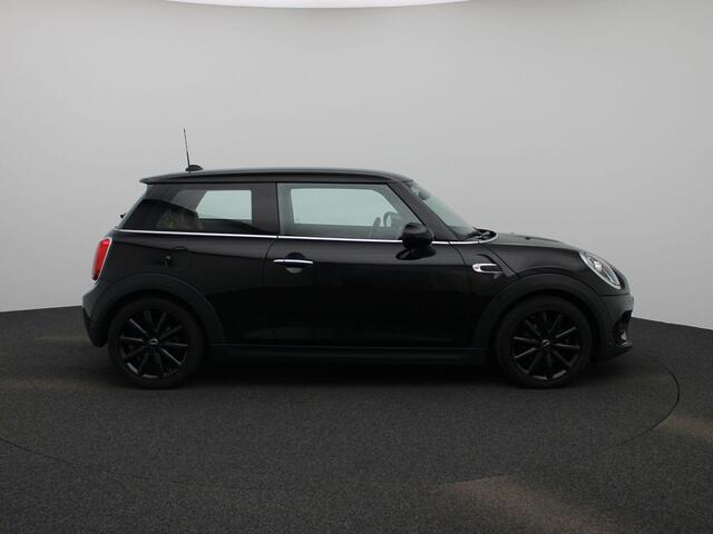 Mini COOPER Mini 1.5 Chili 136PK | Navigatie | Harman Kardon | Leder | Stoelverwarming | Parkeersensoren Voor & Achter | 17'' Zwarte Lichtmetalen Velgen