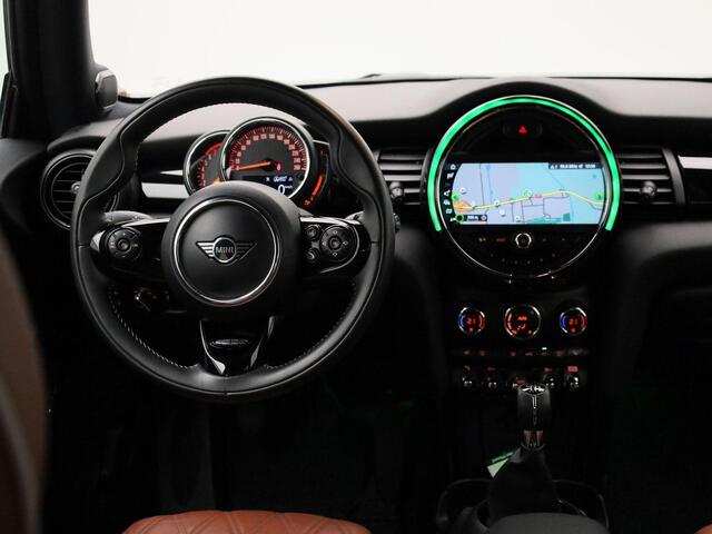 Mini COOPER Mini 1.5 Chili 136PK | Navigatie | Harman Kardon | Leder | Stoelverwarming | Parkeersensoren Voor & Achter | 17'' Zwarte Lichtmetalen Velgen