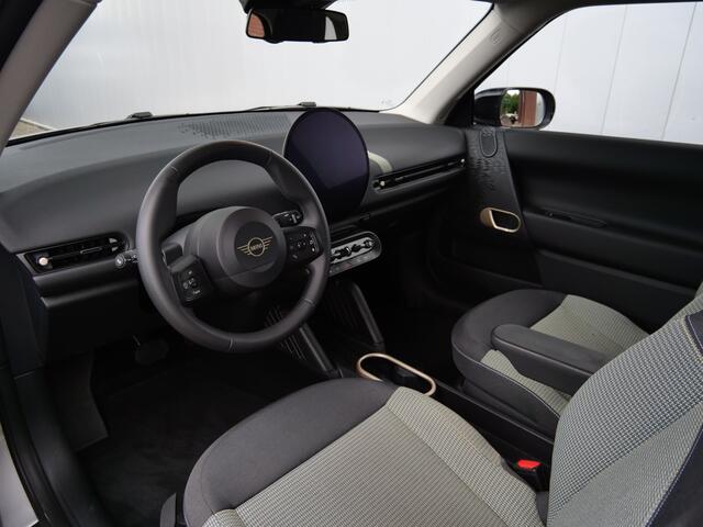 Mini COOPER Mini E Essential XS 40.7 kWh Automaat Navigatie / LED / 17 Inch
